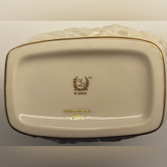 Lenox Masterpiece Rose Vase - Picture 4 of 4